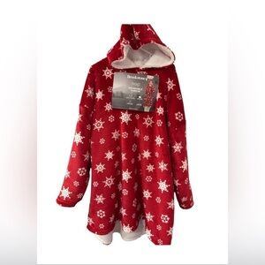 Brookstone Red Wearable Throw with Snowflakes One Size Fits Most